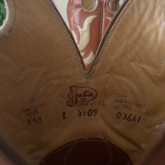 VINTAGE✨ JUSTIN WESTERN COWBOY BOOTS w/ ORNATE SCROLLING TOP DETAIL - Picture 10 of 14